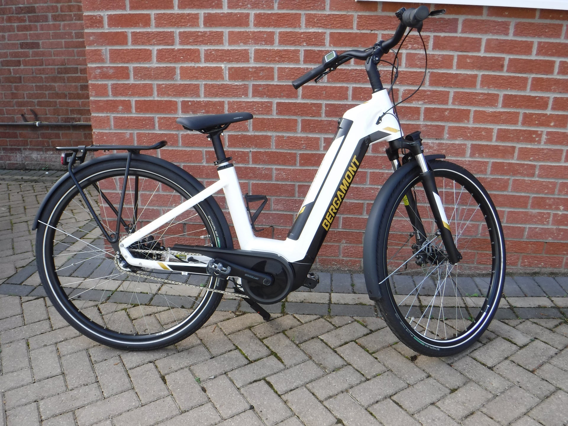 Pre-Owned 2022 Bergamont E-Horizon N8 EE 500 Wave Electric Bike In White Small Frame