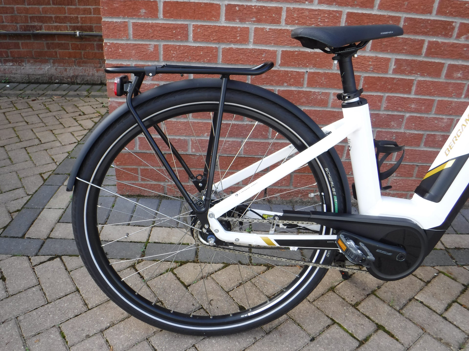 Pre-Owned 2022 Bergamont E-Horizon N8 EE 500 Wave Electric Bike In White Small Frame