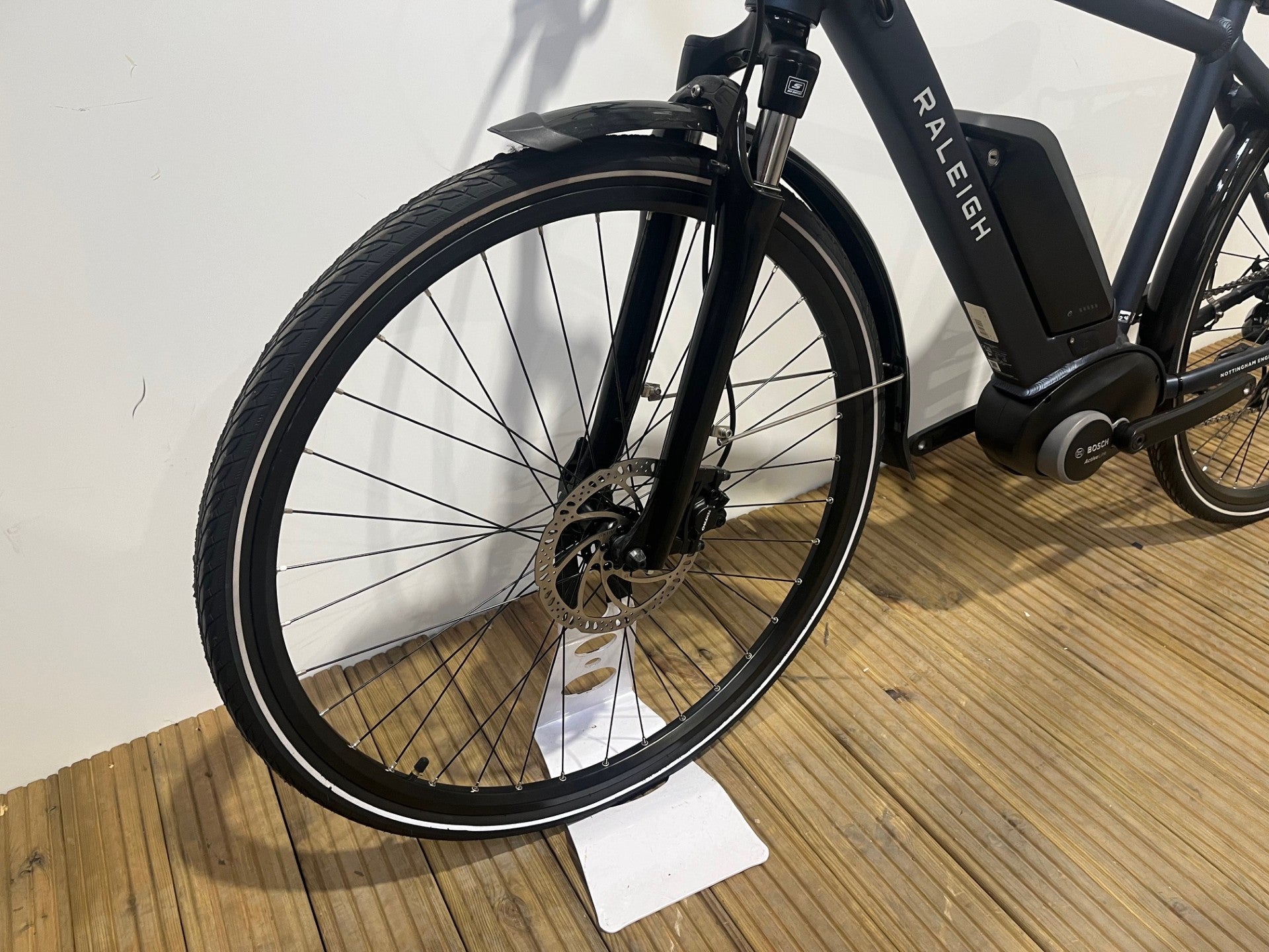 Raleigh Motus Crossbar Electric Bike in Small