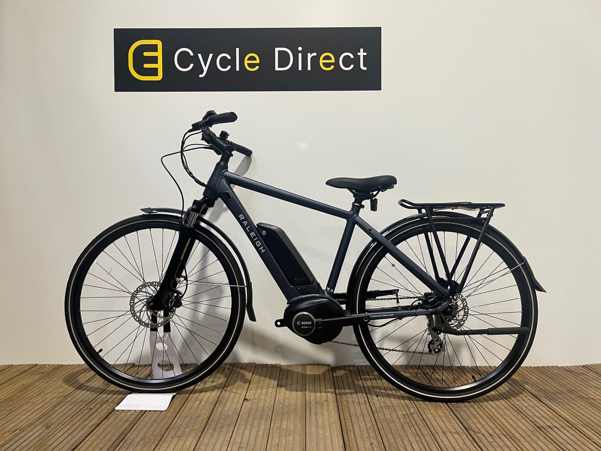 Raleigh Motus Crossbar Electric Bike in Small