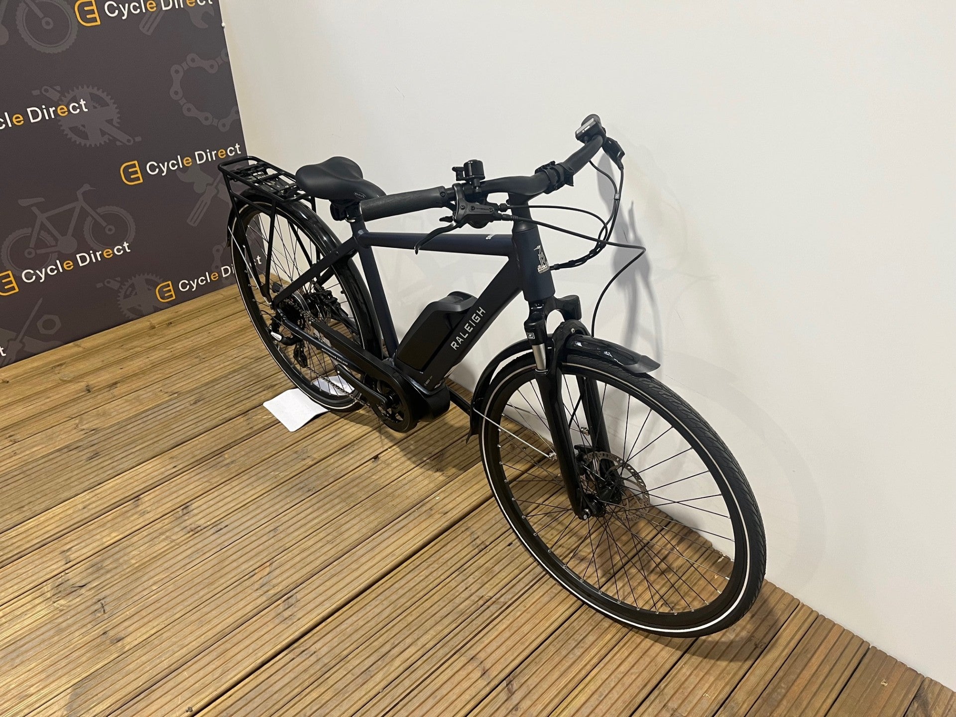 Raleigh Motus Crossbar Electric Bike in Small
