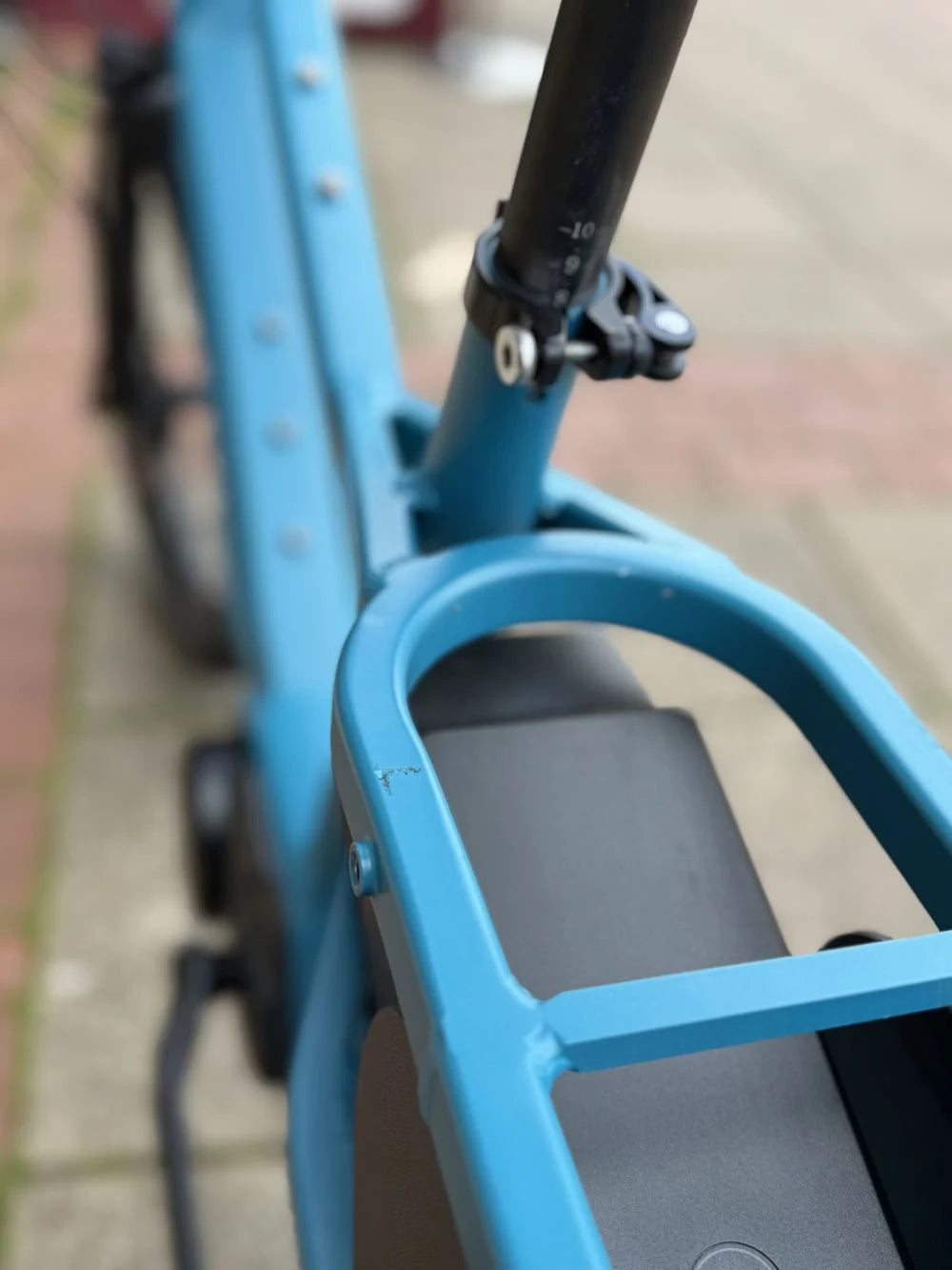 Ex-Demo Estarli E-Cargo Longtail L20 600Wh Electric Cargo Bike With Belt Drive & Enviolo CVT Hub Gears In Bondi Blue