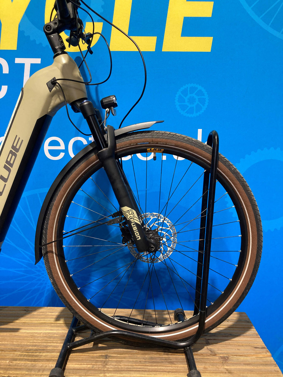 Pre-Owned Cube Kathmandu Hybrid Pro 625 Electric Bike In Desert and Tan X-Small 46cm Frame