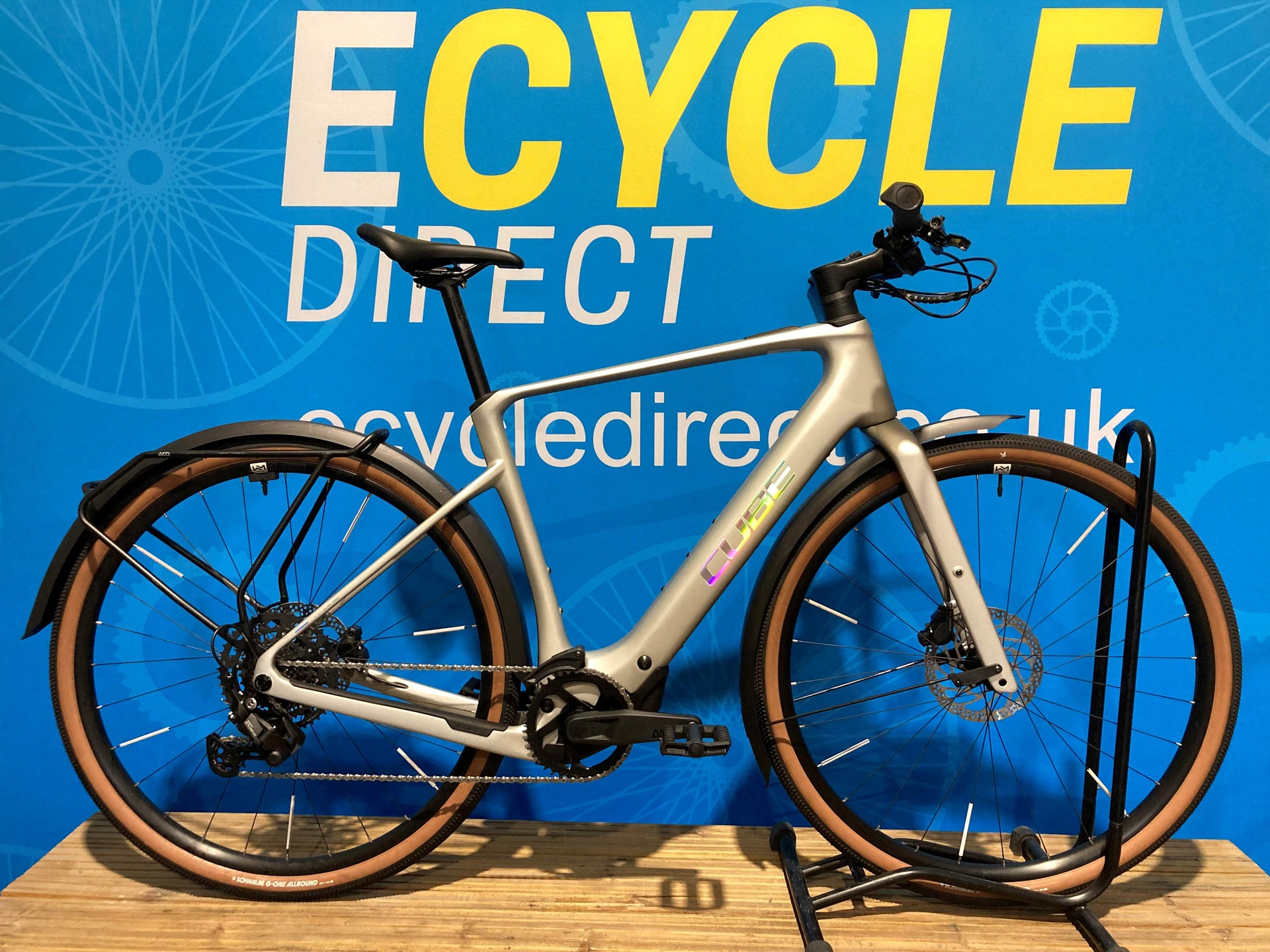 Pre-Owned 2026 Cube Nulane Hybrid C:62 Race 400X Electric Road / Gravel Bike In Sleek Grey & Prism Large Frame
