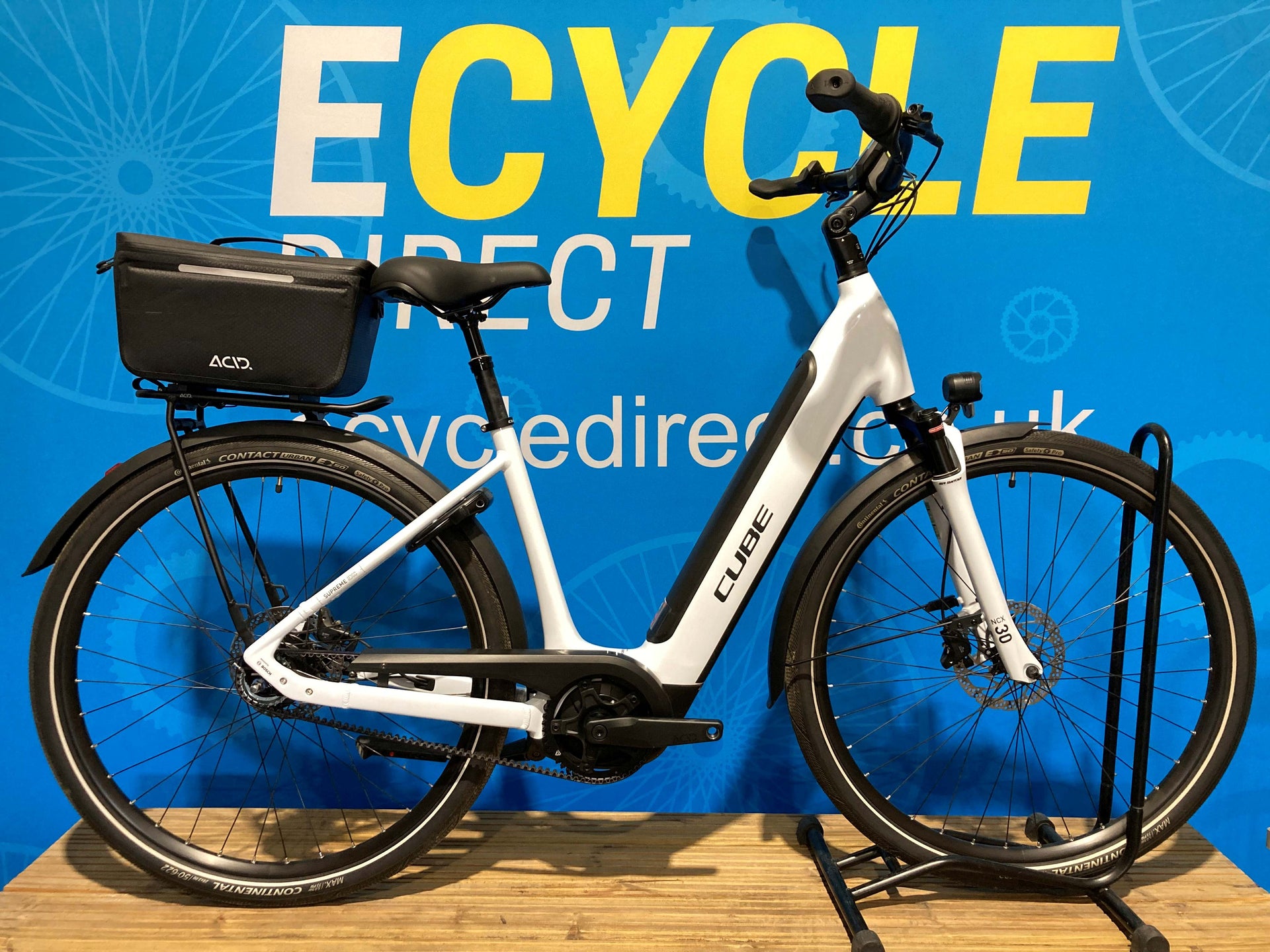 Pre-Owned Cube Supreme Hybrid EXC 625 Electric Bike With Belt Drive & Hub Gears in Flash White Small 50cm Frame