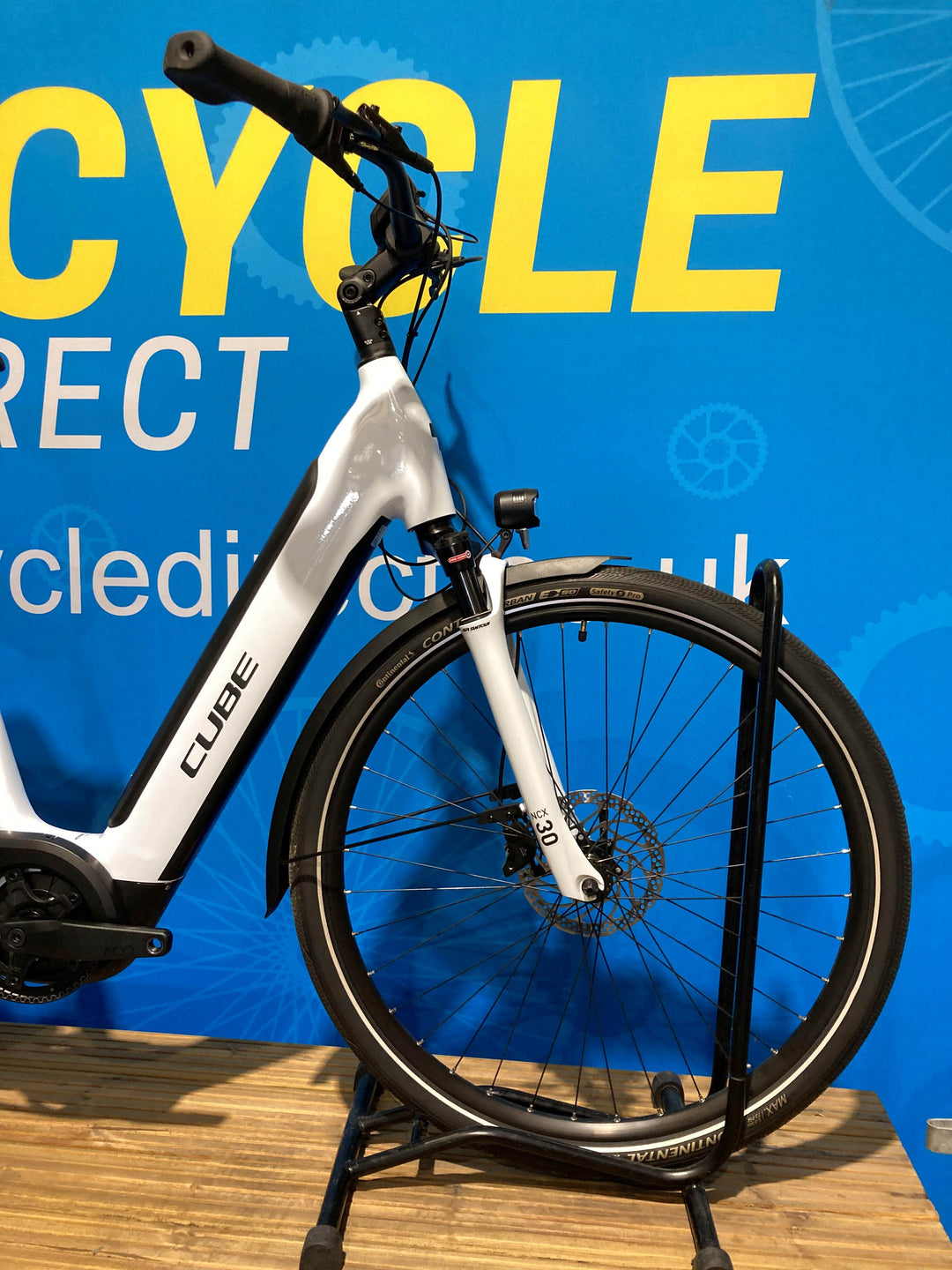 Pre-Owned Cube Supreme Hybrid EXC 625 Electric Bike With Belt Drive & Hub Gears in Flash White Small 50cm Frame