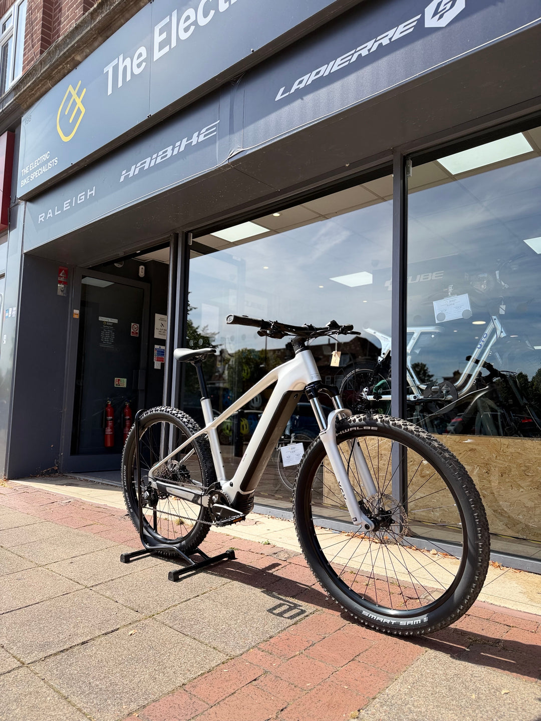 Pre-Owned 2026 Cube Reaction Hybrid One 800 Electric Hardtail Mountain Bike In Sleek Grey & Prism X-Large Frame