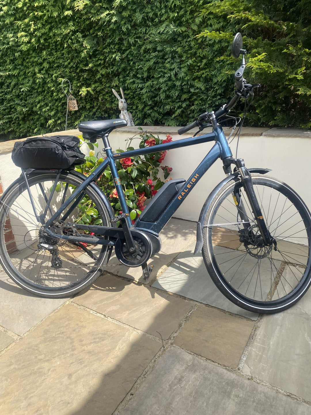 Pre-Owned 2020 Raleigh Motus Crossbar Electric Bike In Blue Large 56cm Frame